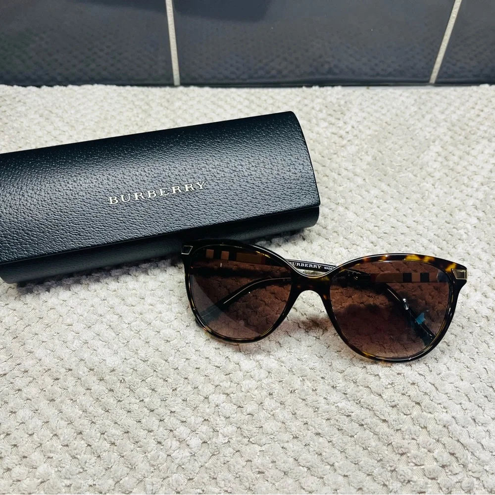 Burberry Sunglasses- Dark Havana - Picture 1 of 4